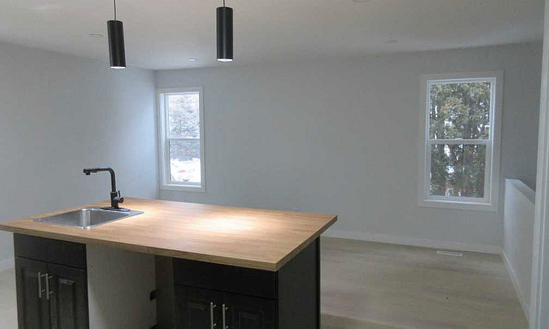 Modern 3 Br 2 Bath F...