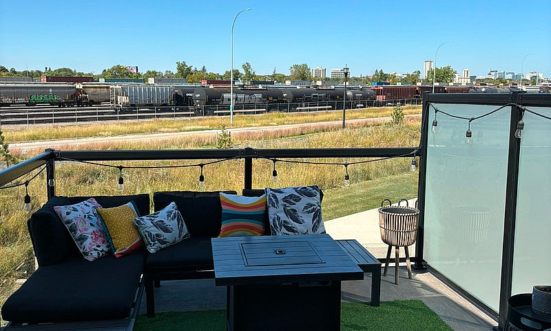 2 Beds 2.5 Baths Tow...