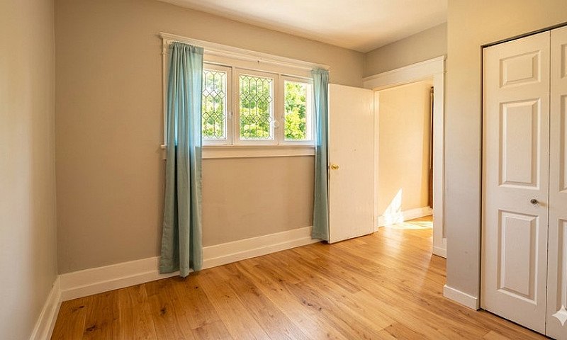 (Downtown) Spacious ...