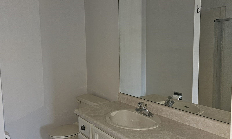 Spacious 2 Bed 2 Ful...