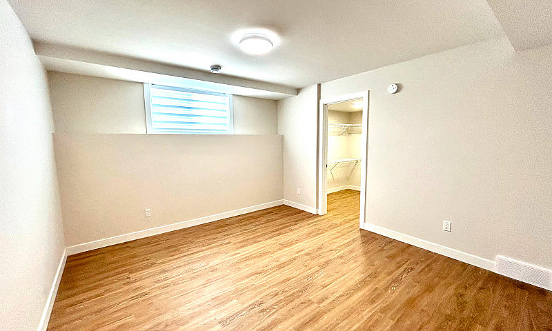 New 5 Bed 3 Baths Fu...
