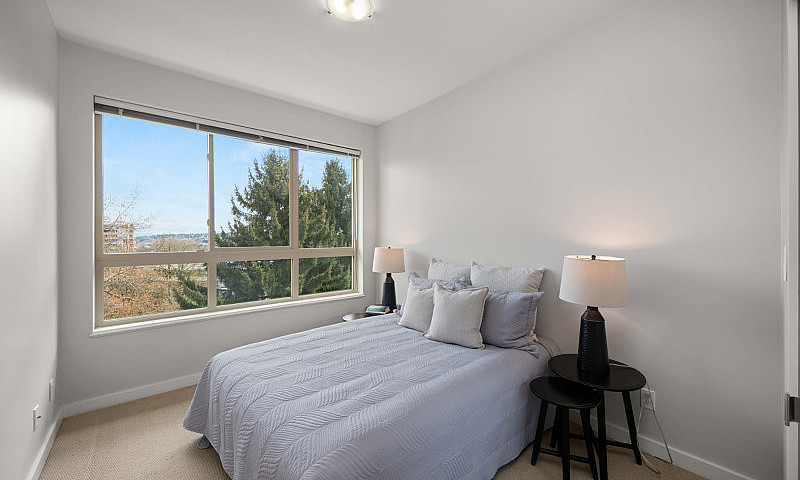 Open-Concept  Top-Fl...