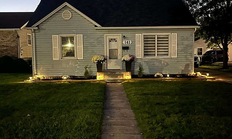 Renovated 2 Bed 1 Ba...