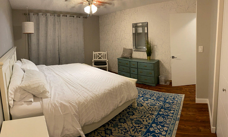 Renovated 2 Bedroom ...