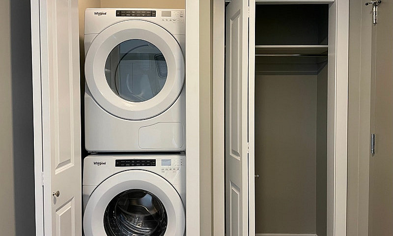 Modern 1-Br Apartmen...