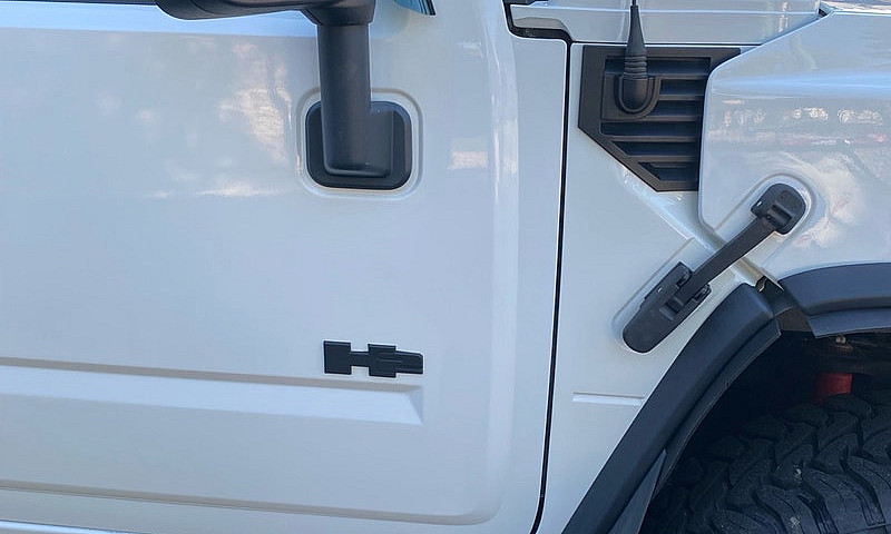 2005 Hummer H2...