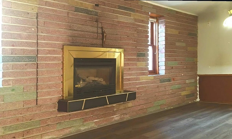 Entire 4-Bedroom Hou...