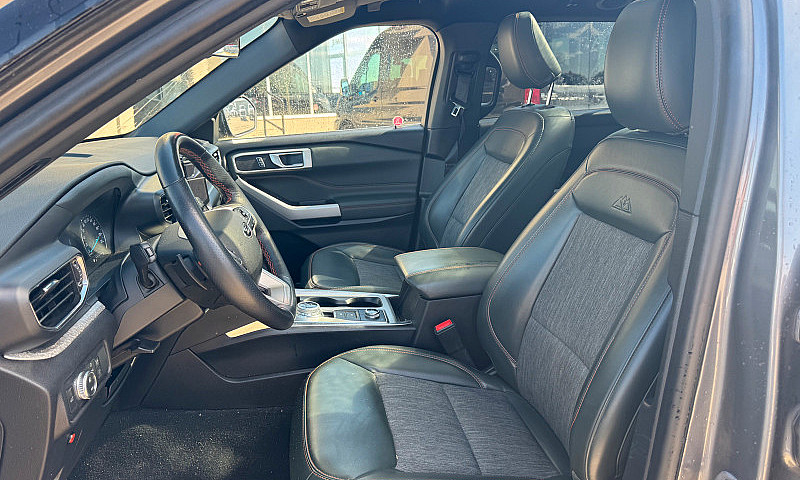 2022 Ford Explorer T...