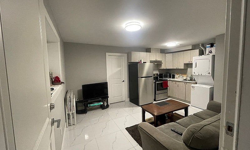 $1,300 / 1Br - 550Ft...