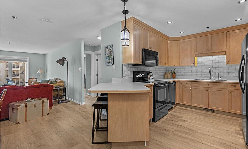 2 Bed 2 Bath Condo W...