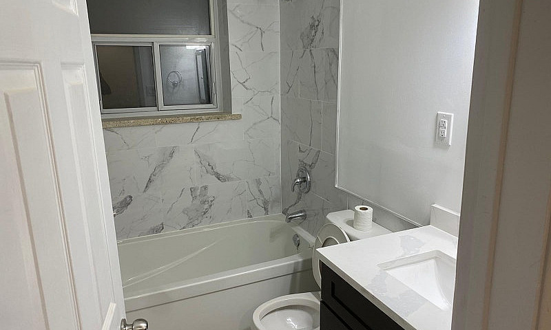 Large Renovated 2 Be...