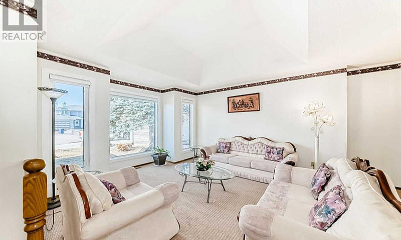 Rare Bungalow On Pie...