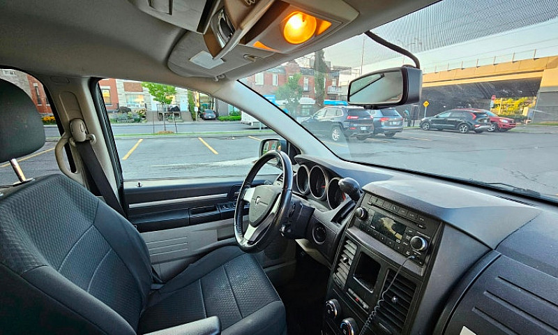 2010 Dodge Grand Car...