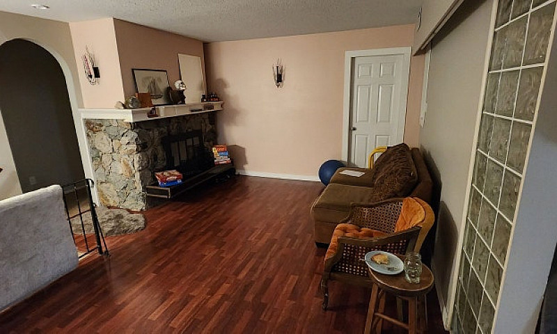 4Bdrm Top Floor...