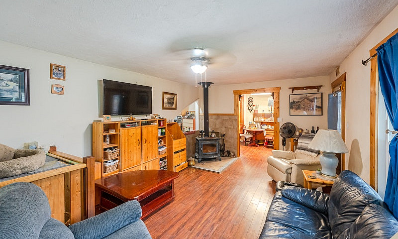 5467 Sawmill Road, O...