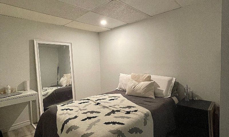 1 Bedroom Basement A...