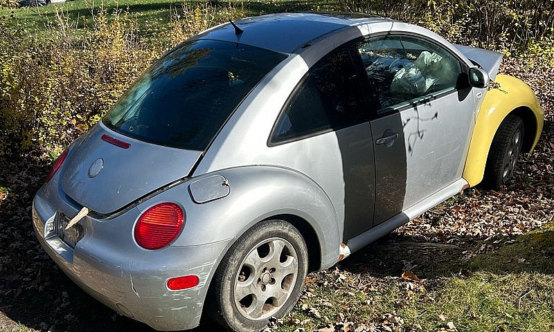 2002 Volkswagen Beet...