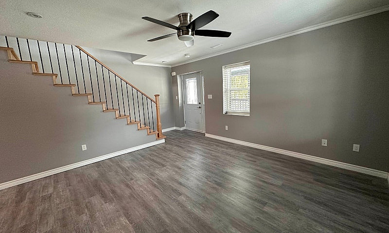 Bright Spacious 1Br ...