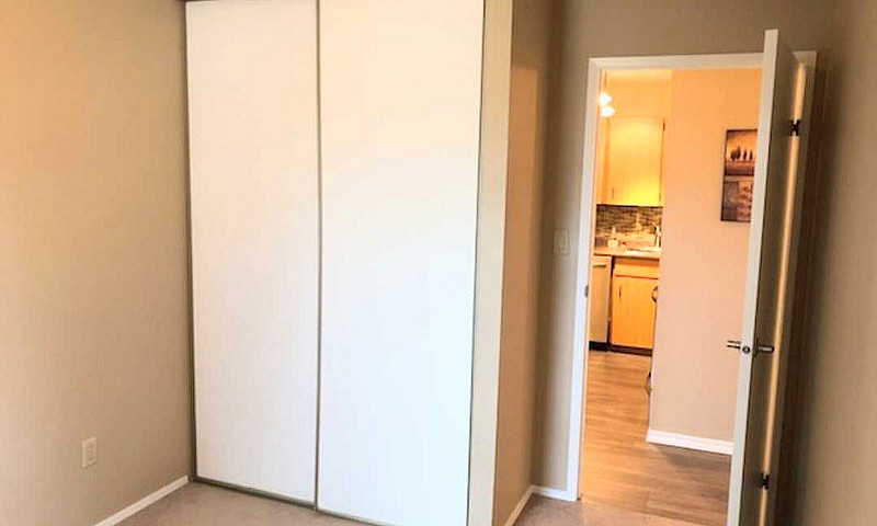 2 Bedroom Condo: Ken...