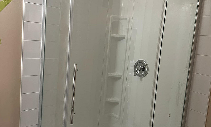 Basement Suite: 2 Be...