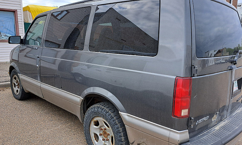 2005 Chevrolet Astro...