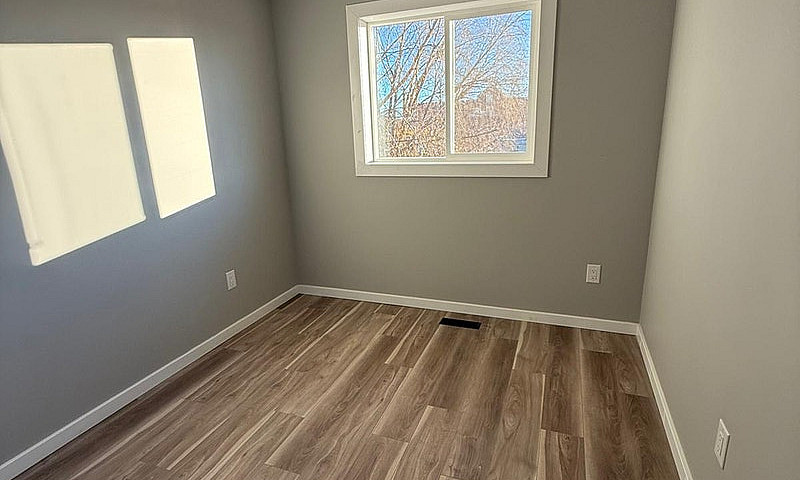 Basement Suite For R...