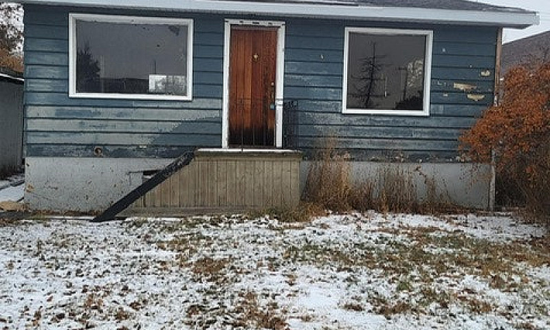House For Sale In Es...