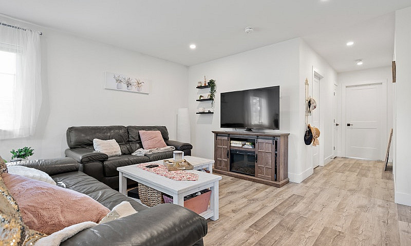 2 Bed 1 Bath Suite...