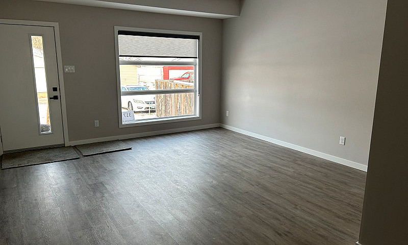 House For Rent In Tr...