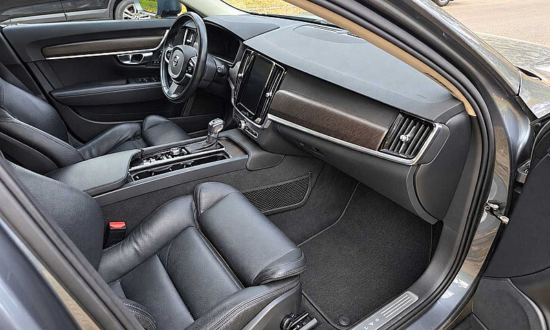 2019 Volvo V90 Cross...