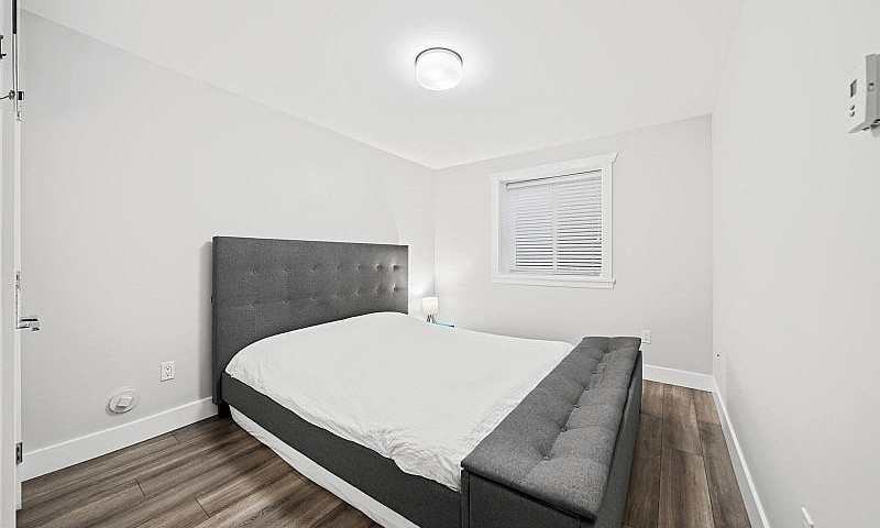 Spacious & Bright 1-...