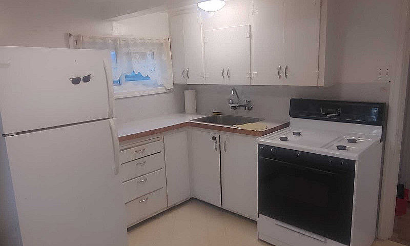 1 Bedroom Basement S...
