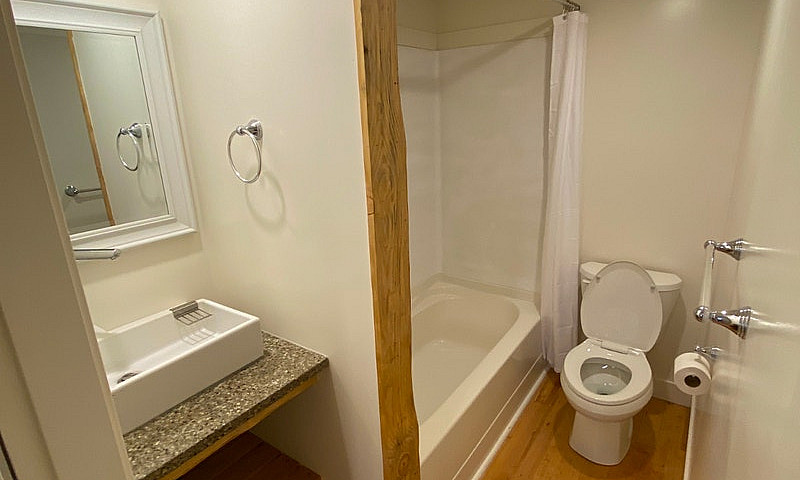 2 Bed, 1 Bath, W/D E...
