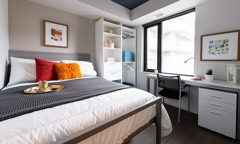 One Bed Furnished Wi...