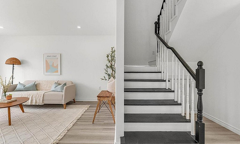 3 Bed, 2.5 Bath Town...