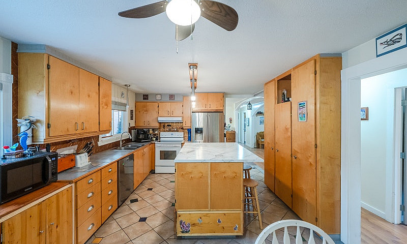 5467 Sawmill Road, O...
