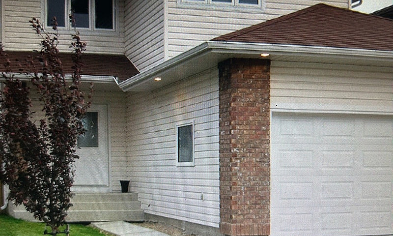 Four Bedrooms 2-Stor...