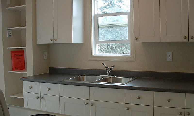 1 Bedroom Apt/ Furni...