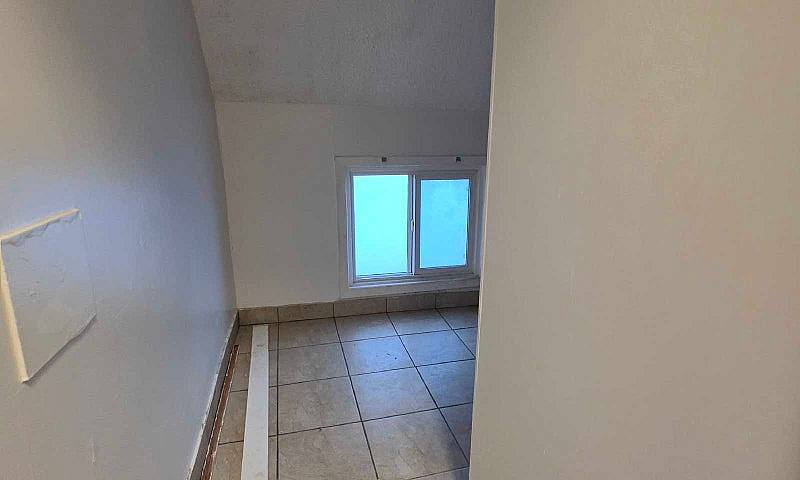 3 Bed 1.5 Whole Hous...