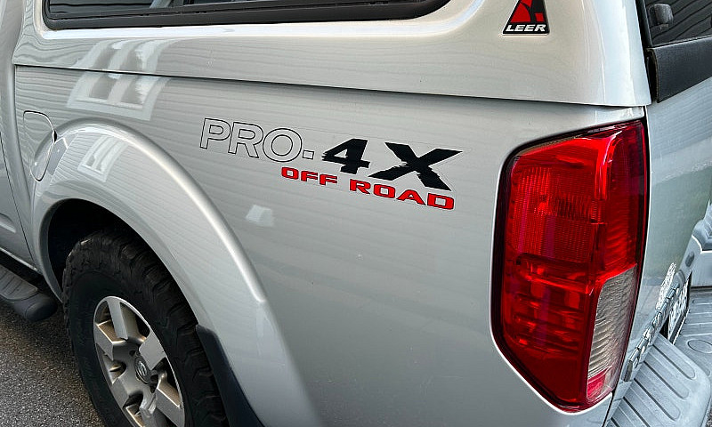 Nissan Pro-4X Fronti...