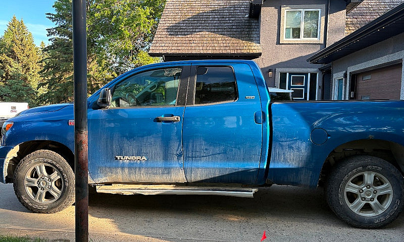 Toyota Tundra Sr5...