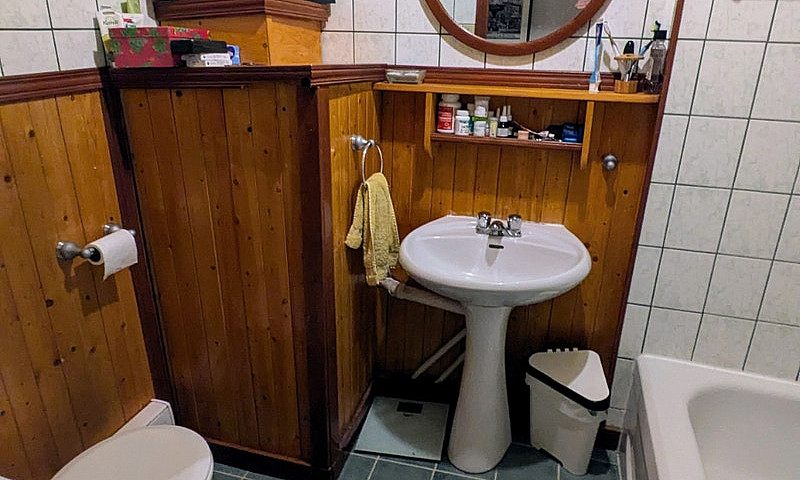 2 Beds 1 Bath Flat...