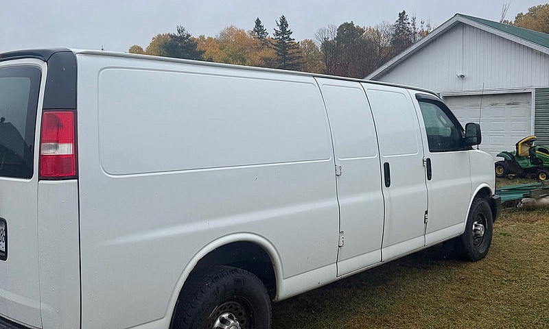 Chevy Express Van 25...