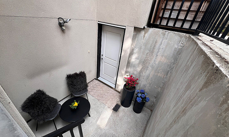 Spacious 2 Bedroom S...