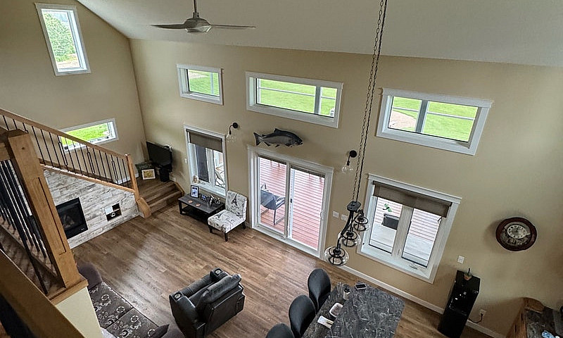 Lakefront 3 Bed 2 Ba...