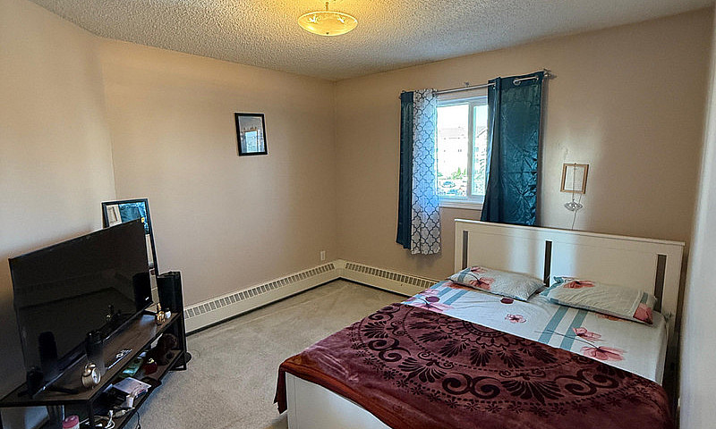 Room Available For R...