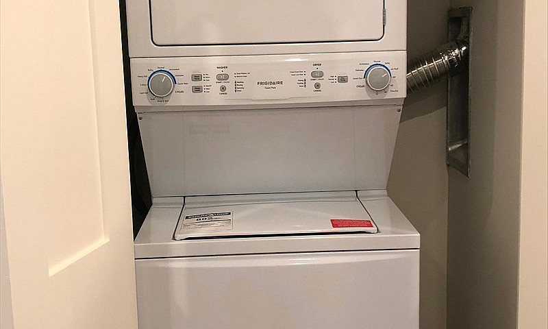 Fully Furnished 1-Be...