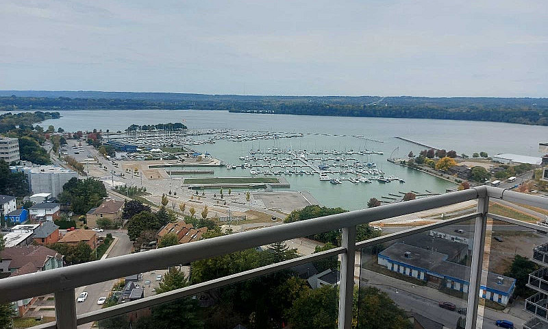 Waterfront 2Bdrm Apa...