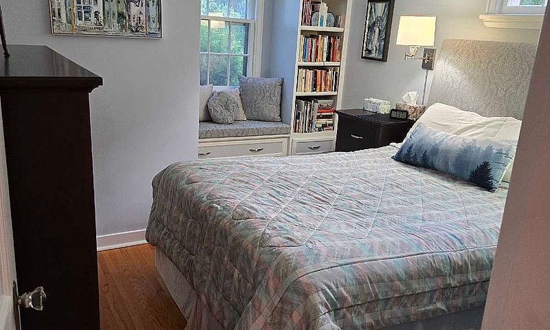 Charming 2 Bed, 1 Ba...