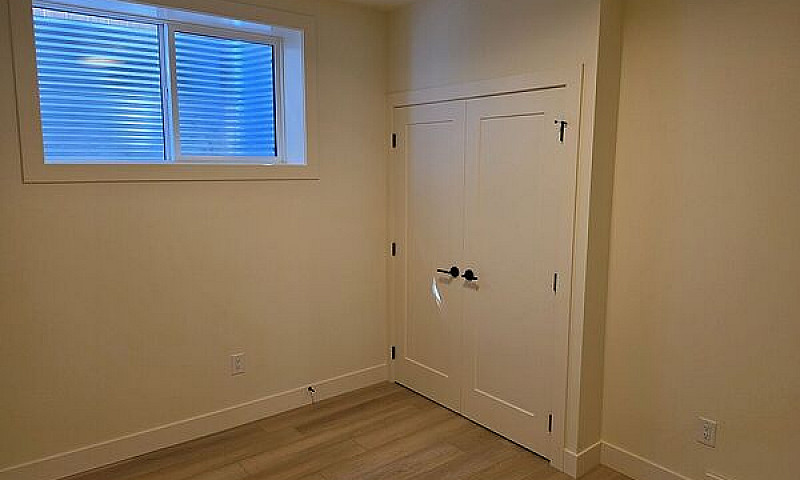 Renfrew -Brand New, ...